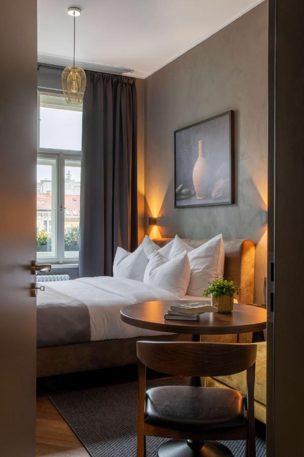 The Viaduct - Suites & More Prag Eksteriør billede