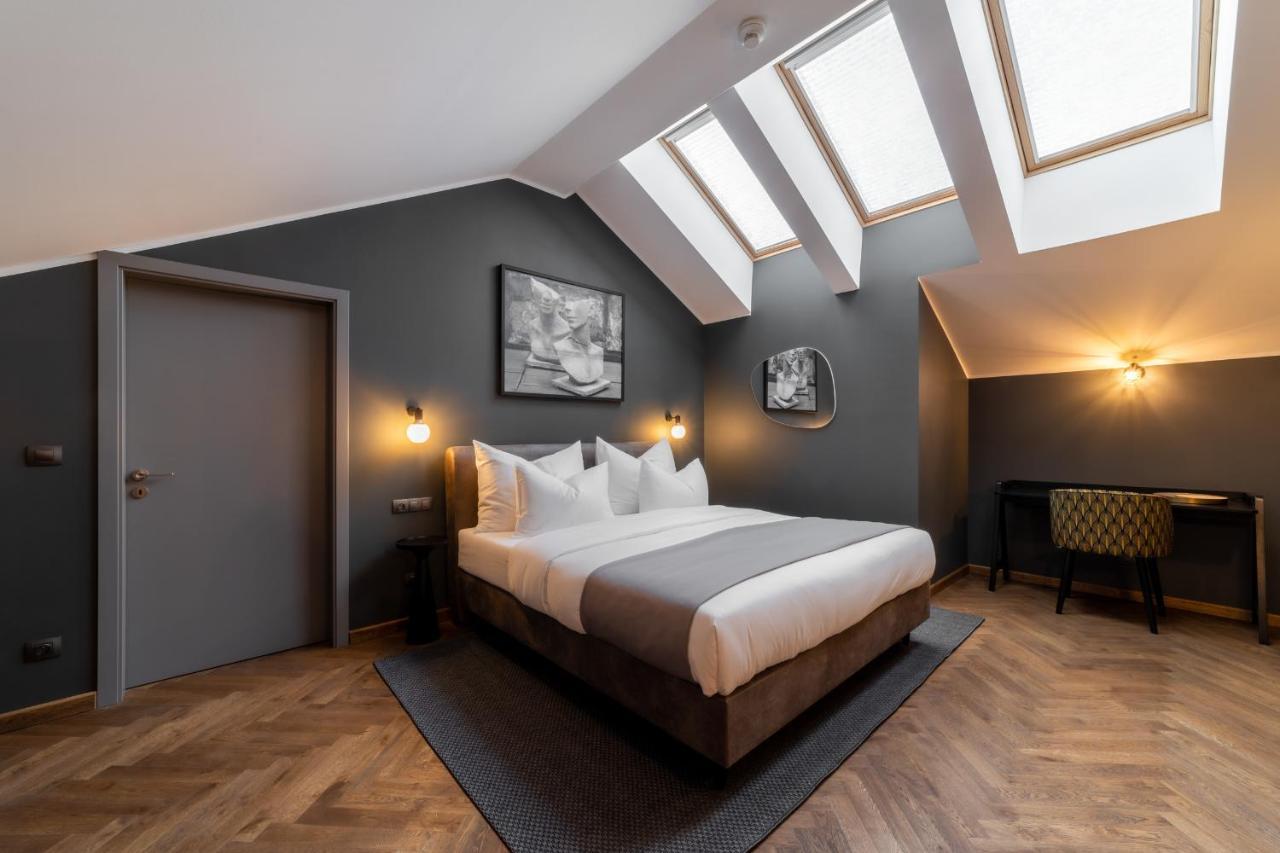 The Viaduct - Suites & More Prag Eksteriør billede