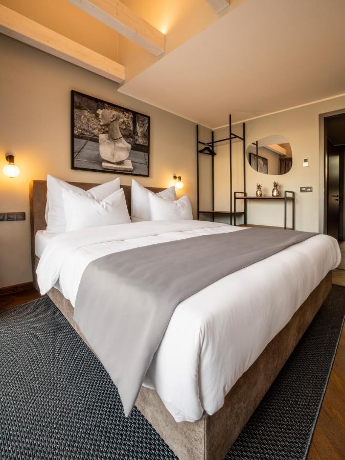 The Viaduct - Suites & More Prag Eksteriør billede